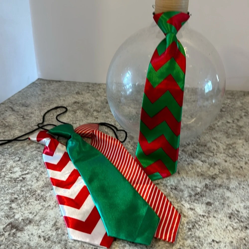 Ties 10” satin look and feel Christmas NWOT attached elastic cord set 4 unisex